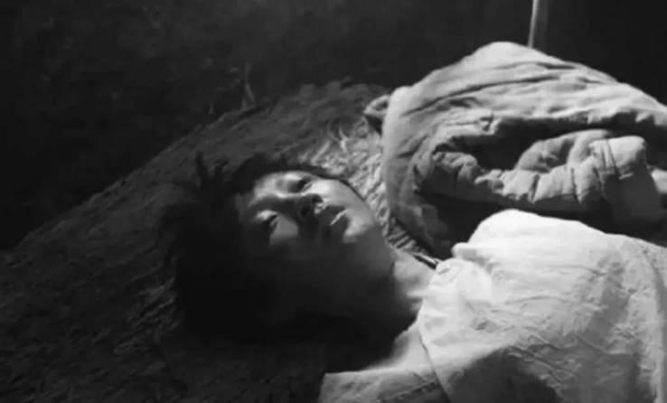 21张真实又罕见的老照片，阴毛假发工作者，我怀疑他用错地方了3