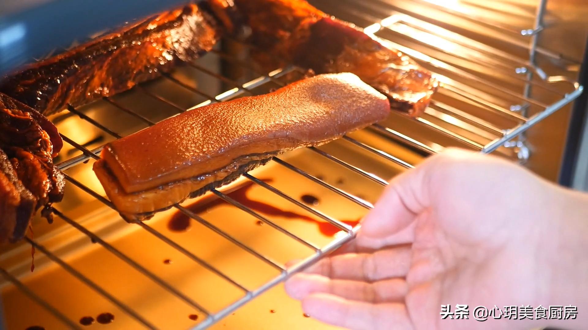 五花肉直接放水里煮一个小时,五花肉直接放酱油中泡2天