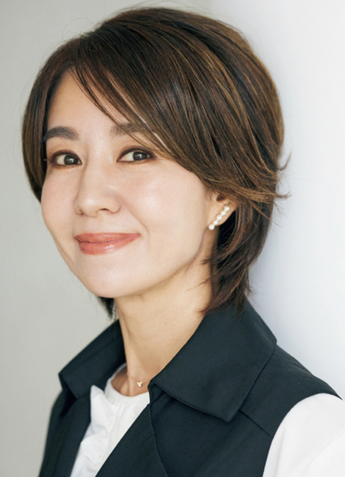 脸小的中年女性适合哪种发型,四十岁不显老显脸小的发型