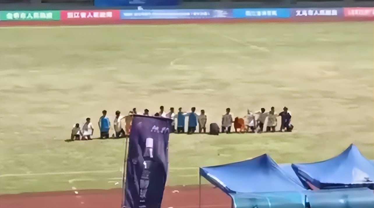 浙江省运会球员追打裁判,浙江省运动会足球打裁判后续