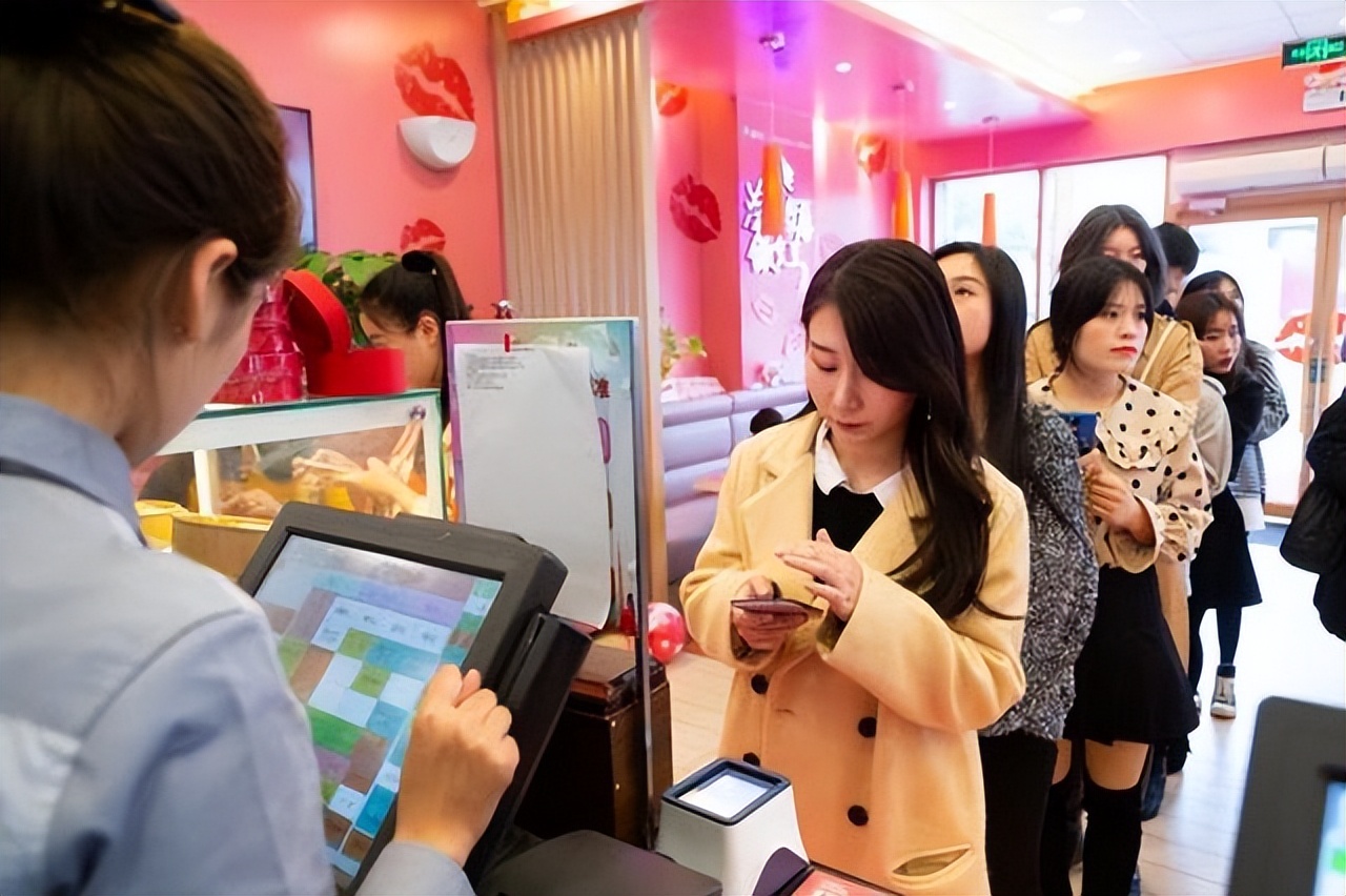 “*人用成品**”销量暴增，女性竟成购买主力军，背后究竟是何原因？