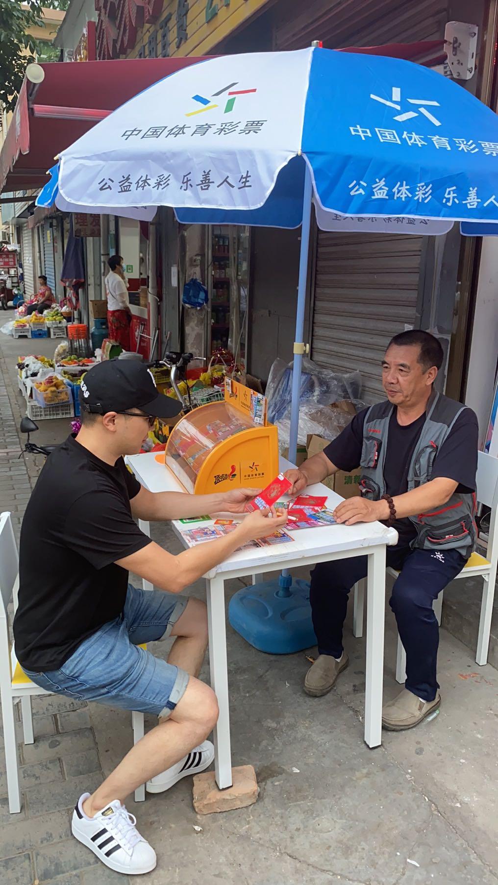 体彩店顶呱刮销售代表,顶呱呱和顶呱刮