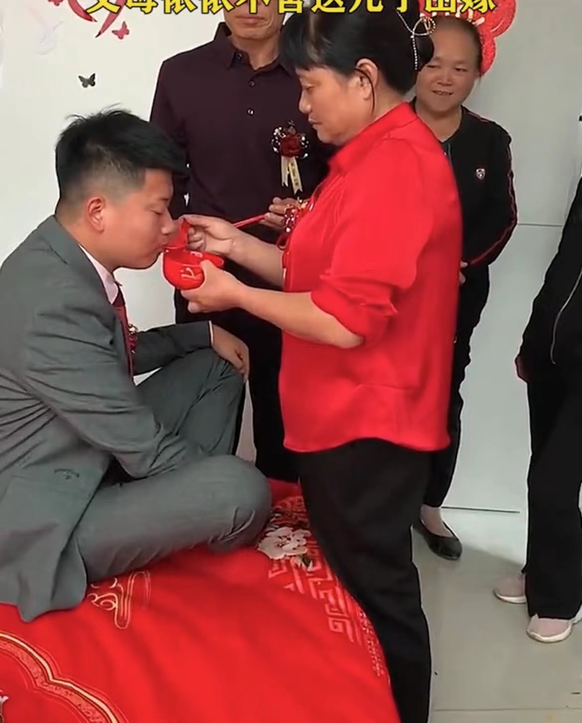 儿子入赘父母痛哭,儿子入赘生活太悲催