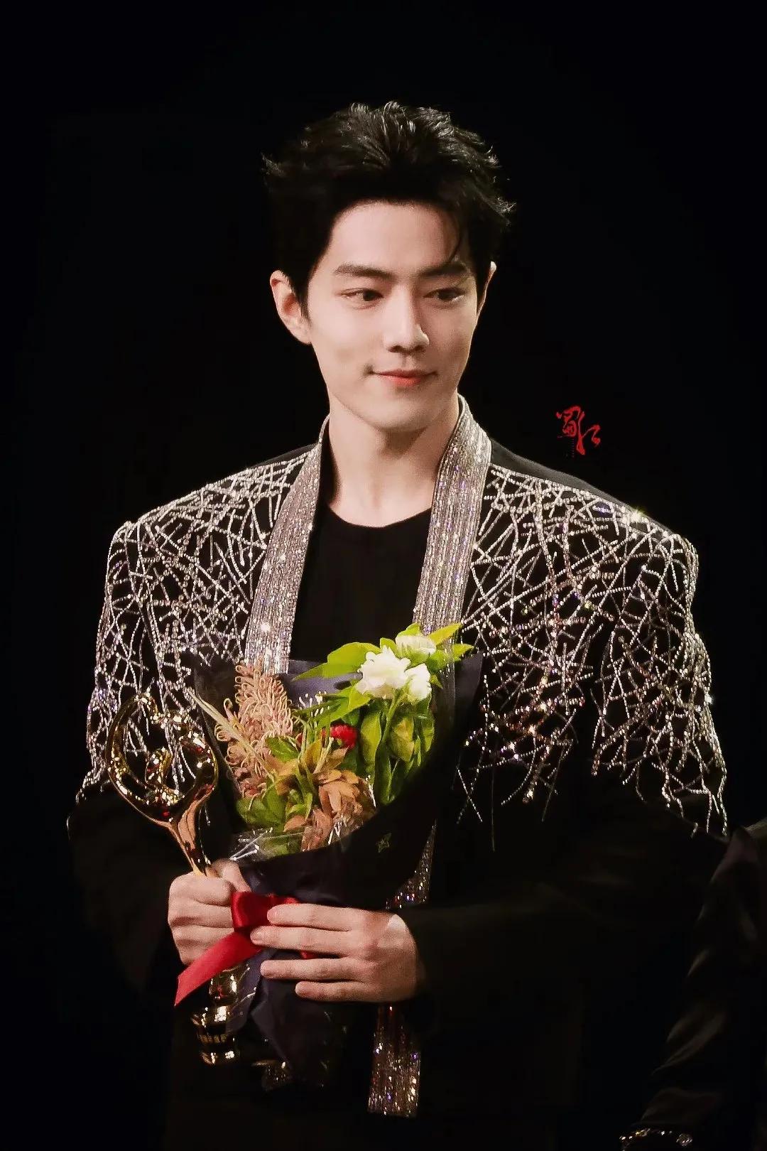 肖战杨紫微博之夜高清壁纸,肖战微博之夜戴口罩的壁纸