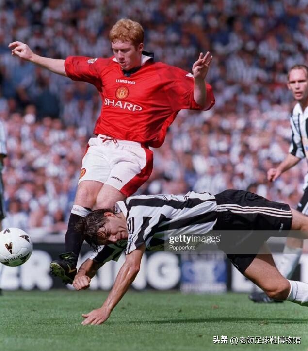 号称赞助过球王贝利拳王阿里的美国潮牌，靠曼联王朝92班昙花一现