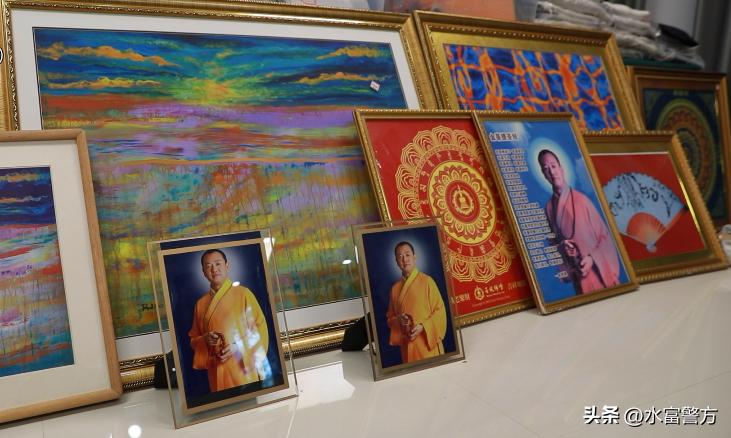 抱着“师父”画像不许人碰，大肆为境外“师父”敛财……他们，为何如此疯迷？