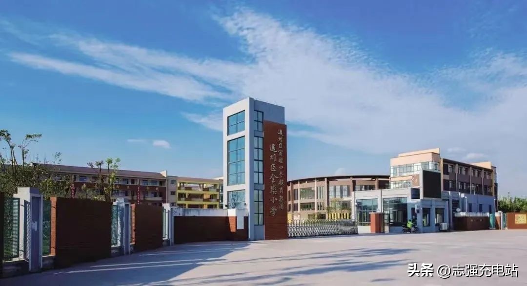 小学修校门，要花1000万？网友：1000万能建一所村小