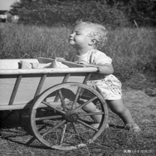 日军兽行：当着男人的面玷污了女儿，临走还残忍割下妻子乳房