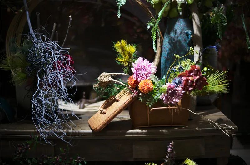 从义乌1平米小摊到拥有2家花店，他把仿真花“插活了”