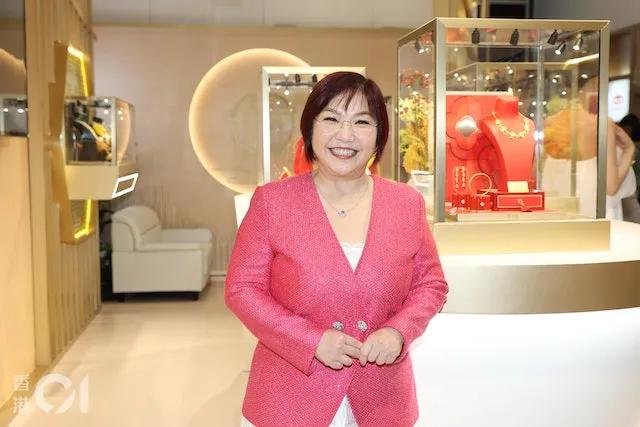 58岁亿万富婆带资入组，无人敢骂：风水大师都当上女主了...