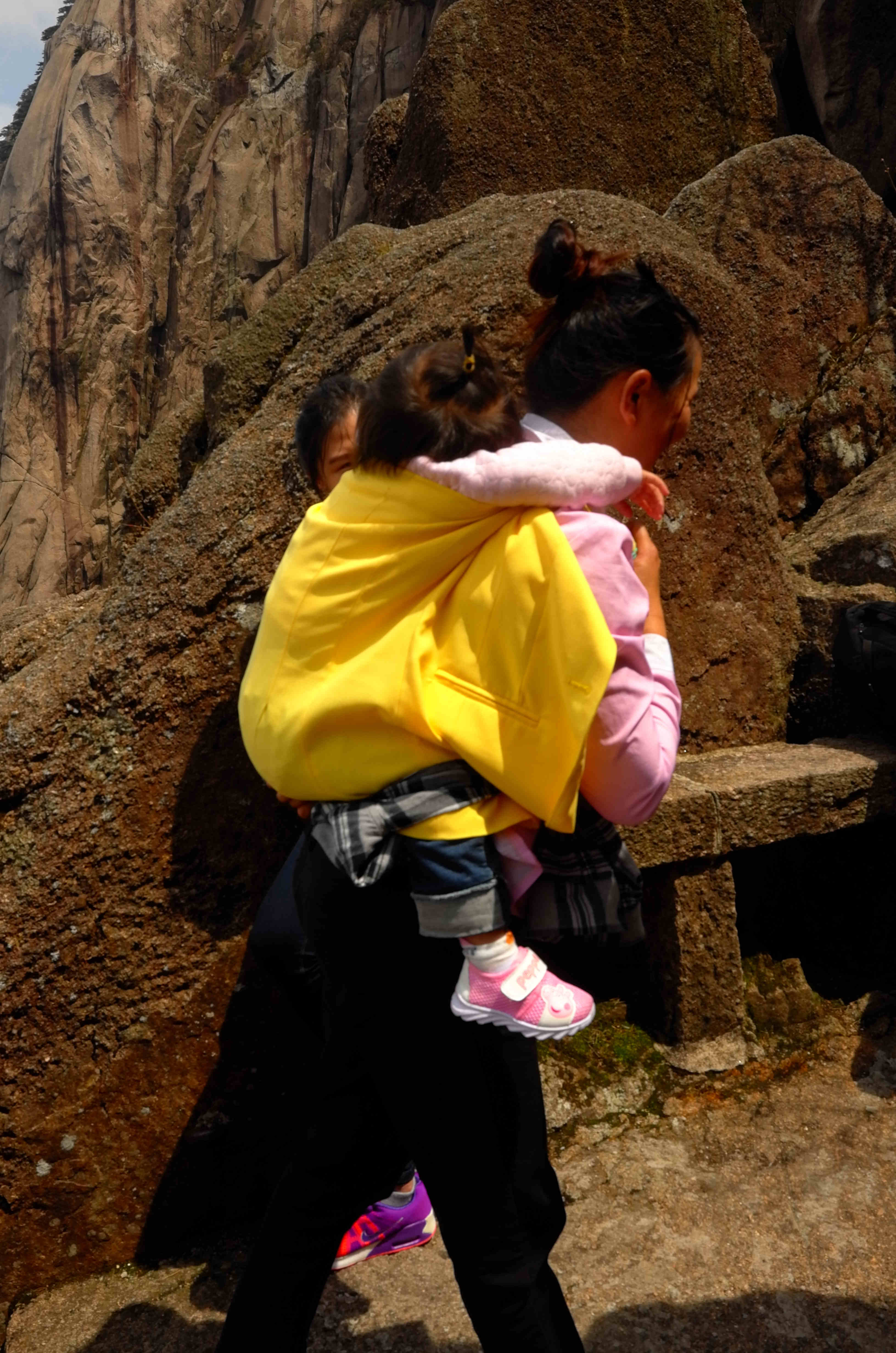 黄山天都峰会走鲫鱼背吗,黄山天都峰鲫鱼背第一视角