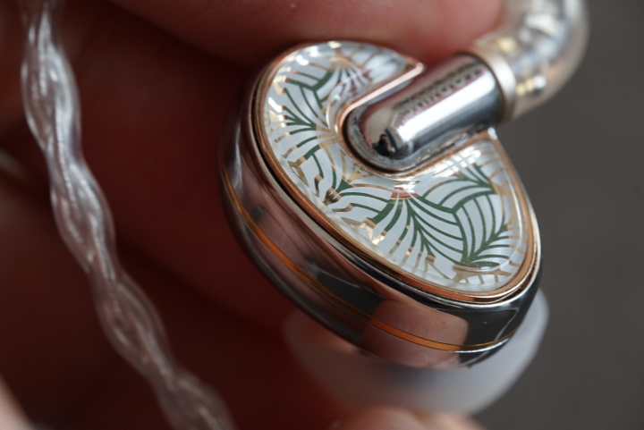 神奇的插头调音，5年前千元内国产音质天花板耳机终迎继任者