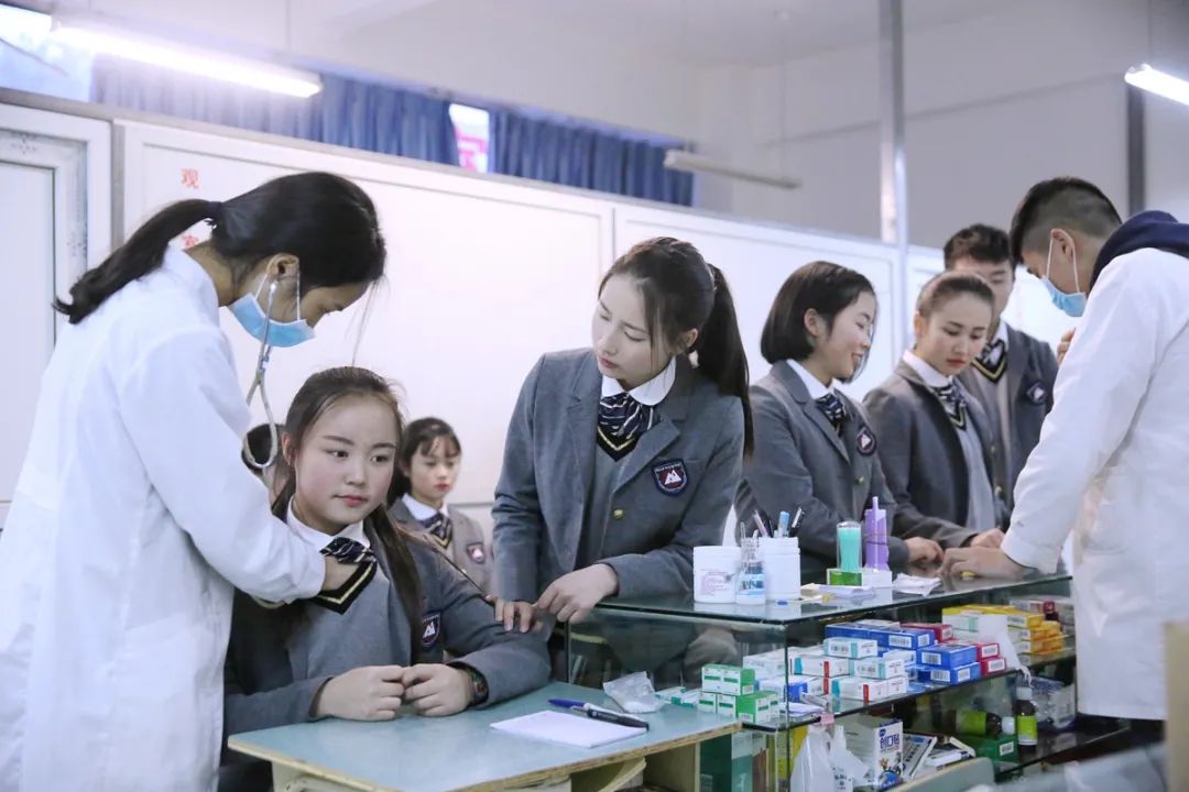 绵阳南实中学实验学校和南山双语,绵阳南山中学实验学校