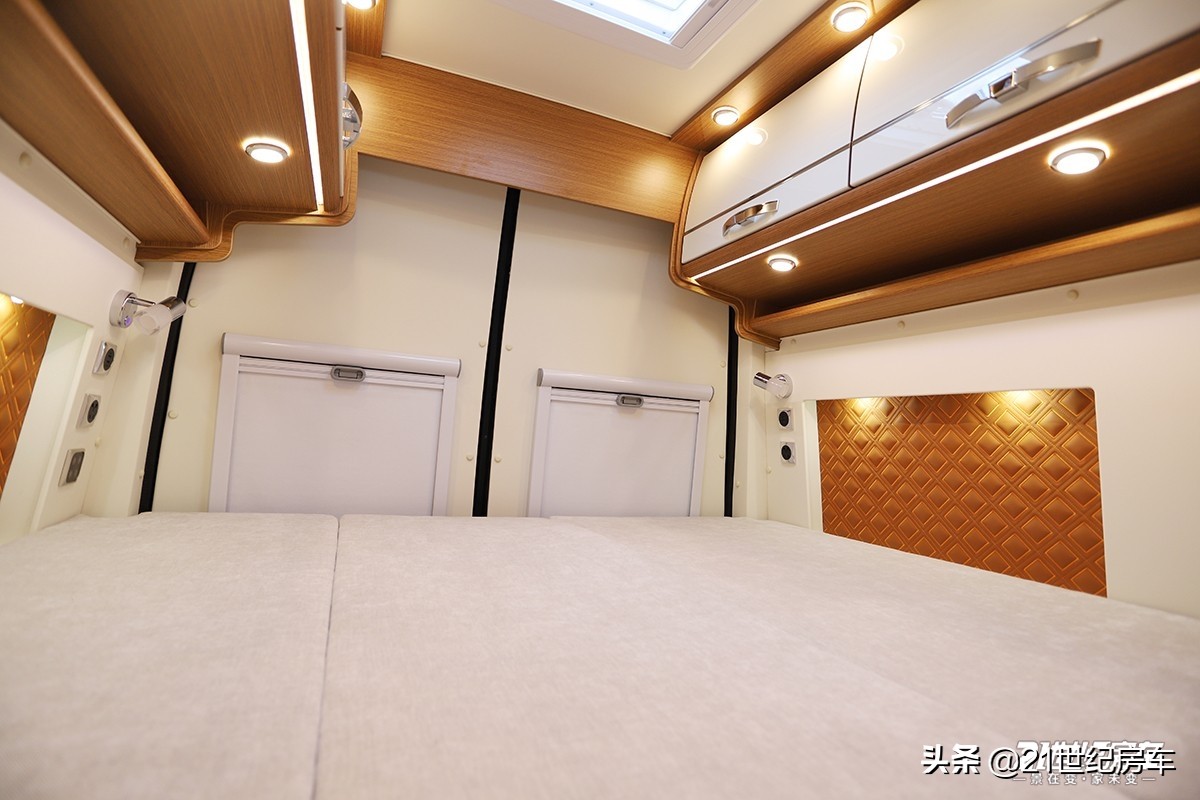 福特商务旅游一体的豪华房车,福特黑骑士商旅两用房车