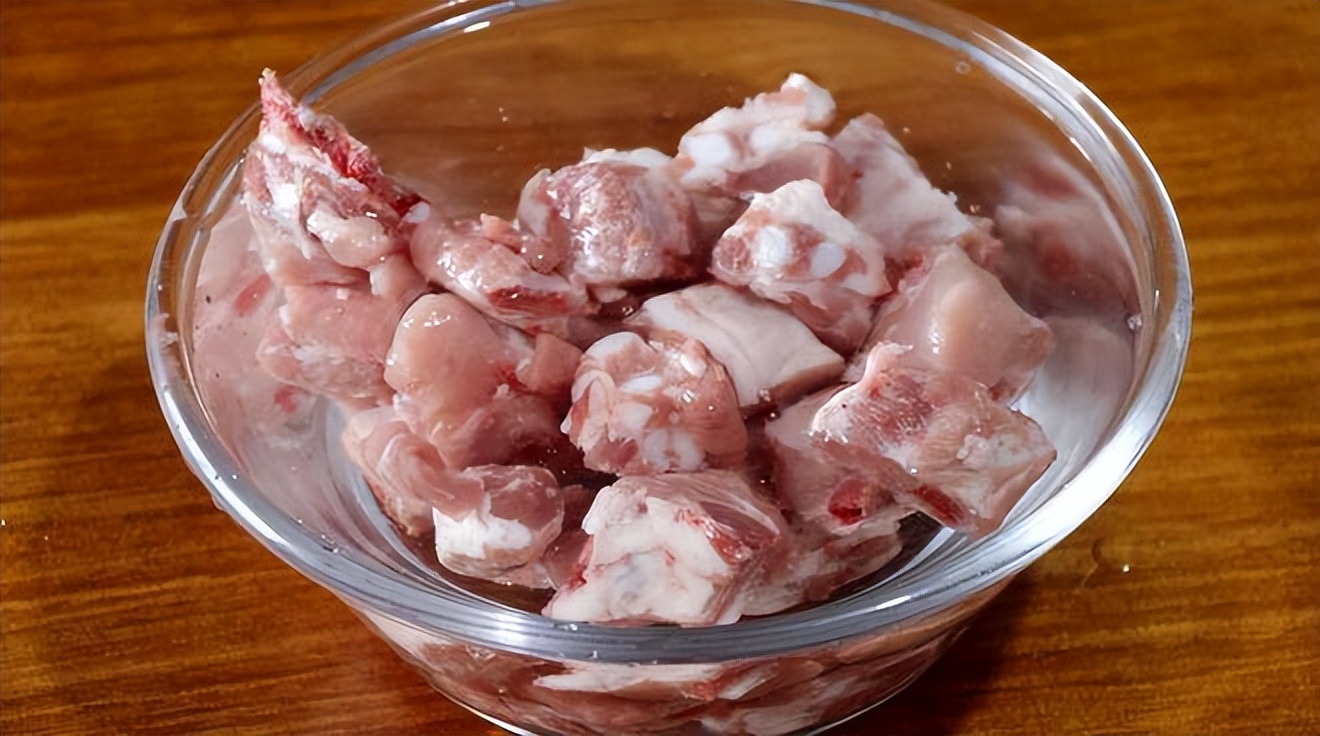 买排骨怎么区分前后排,排骨上有脆骨的是前排还是后排