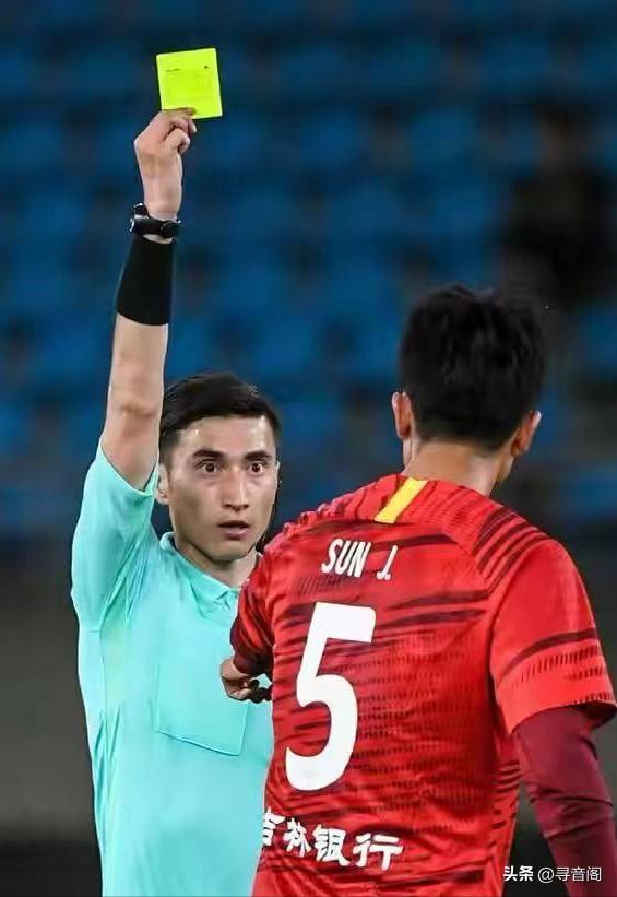 终于有中超裁判被表扬了，来自*疆新**的裁判麦麦提江