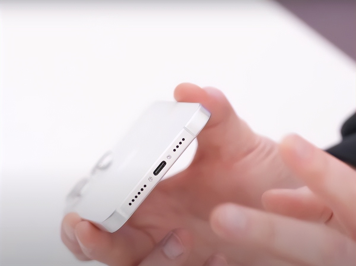 iPhone15屏幕曝光：苹果史上最窄手机边框