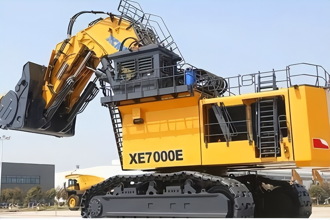 日本最大挖掘机,世界最大挖掘机一铲能挖多少吨