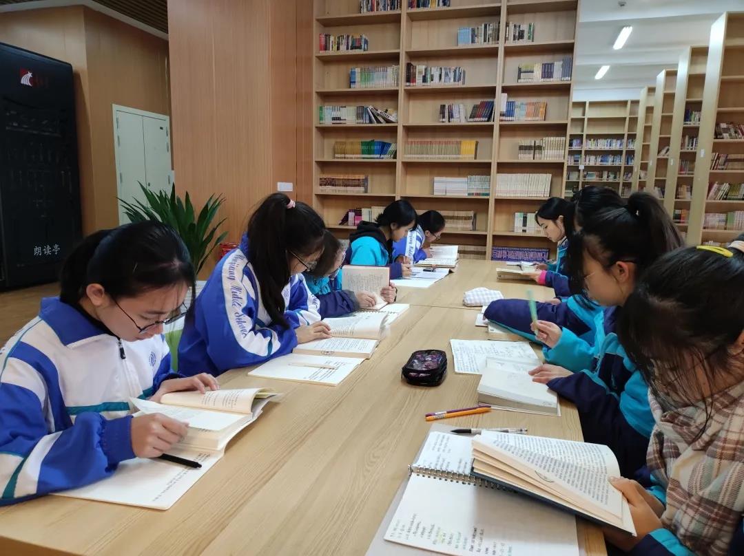 踢出精彩、脚下生金，温江中学女足斩获成都市足球锦标赛冠军