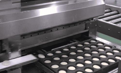 全自动月饼工厂流水线生产,一体化月饼生产线操作