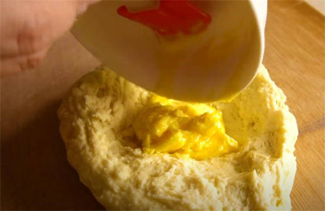 鸡蛋牛奶早餐饼教学 (早餐面包牛奶鸡蛋教程)