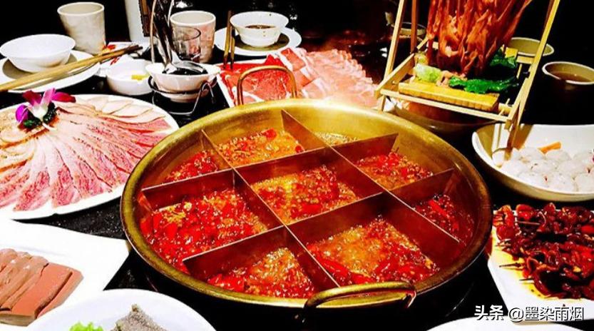 美国小伙把中国美食带回家，父母吃了立马被征服：中国火锅美味