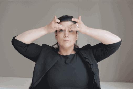 眼睛周围总感觉有飞虫是怎么回事,眼睛周围有飞虫的感觉