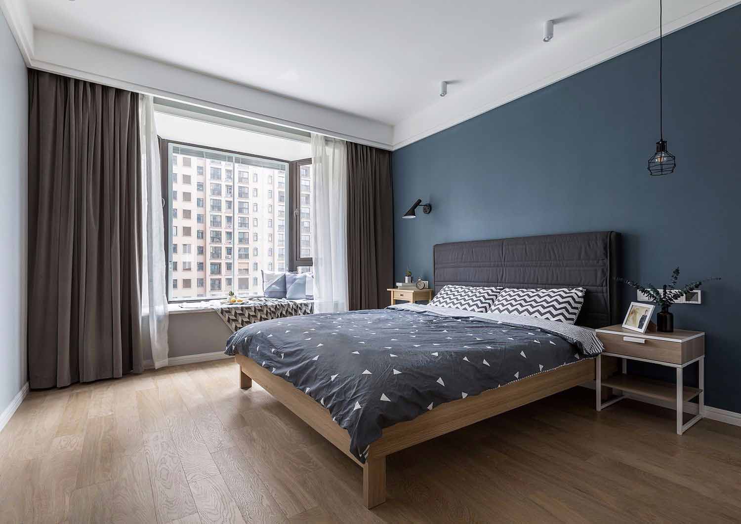 主卧床头不靠卫生间装修,床头三不靠五不摆是什么意思