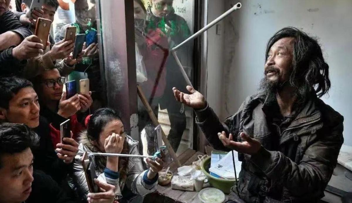 流浪大师沈巍最新现状,流浪大师沈巍十年前图片