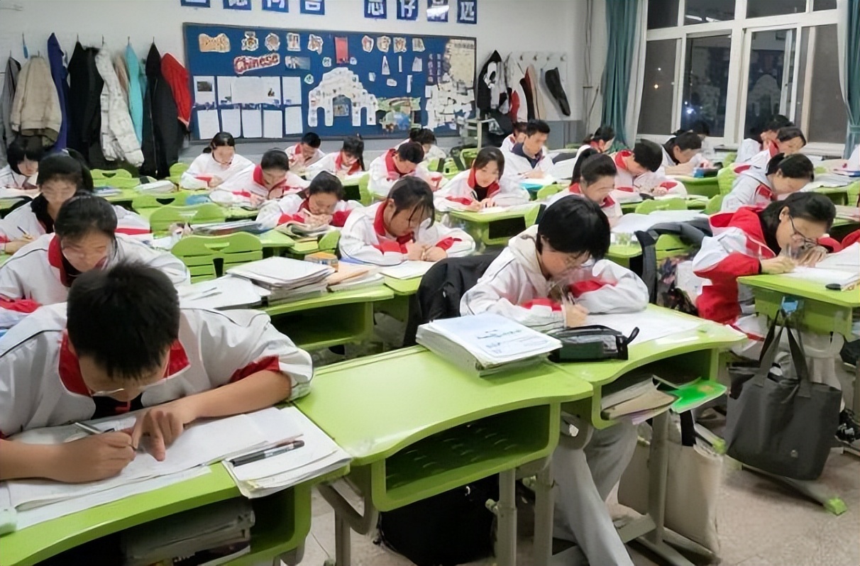 将取消中学生晚自习，家长们意见难以统一，教育部给出暖心答复