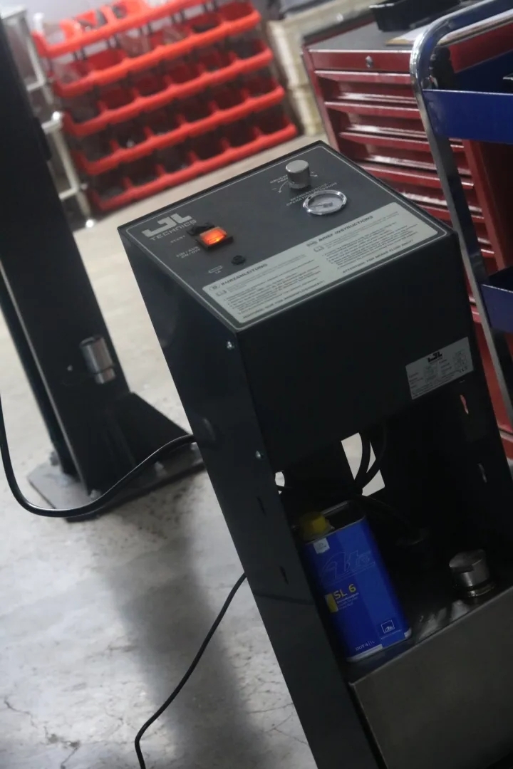 老款路虎揽胜修复,彻底翻新一辆路虎揽胜全过程