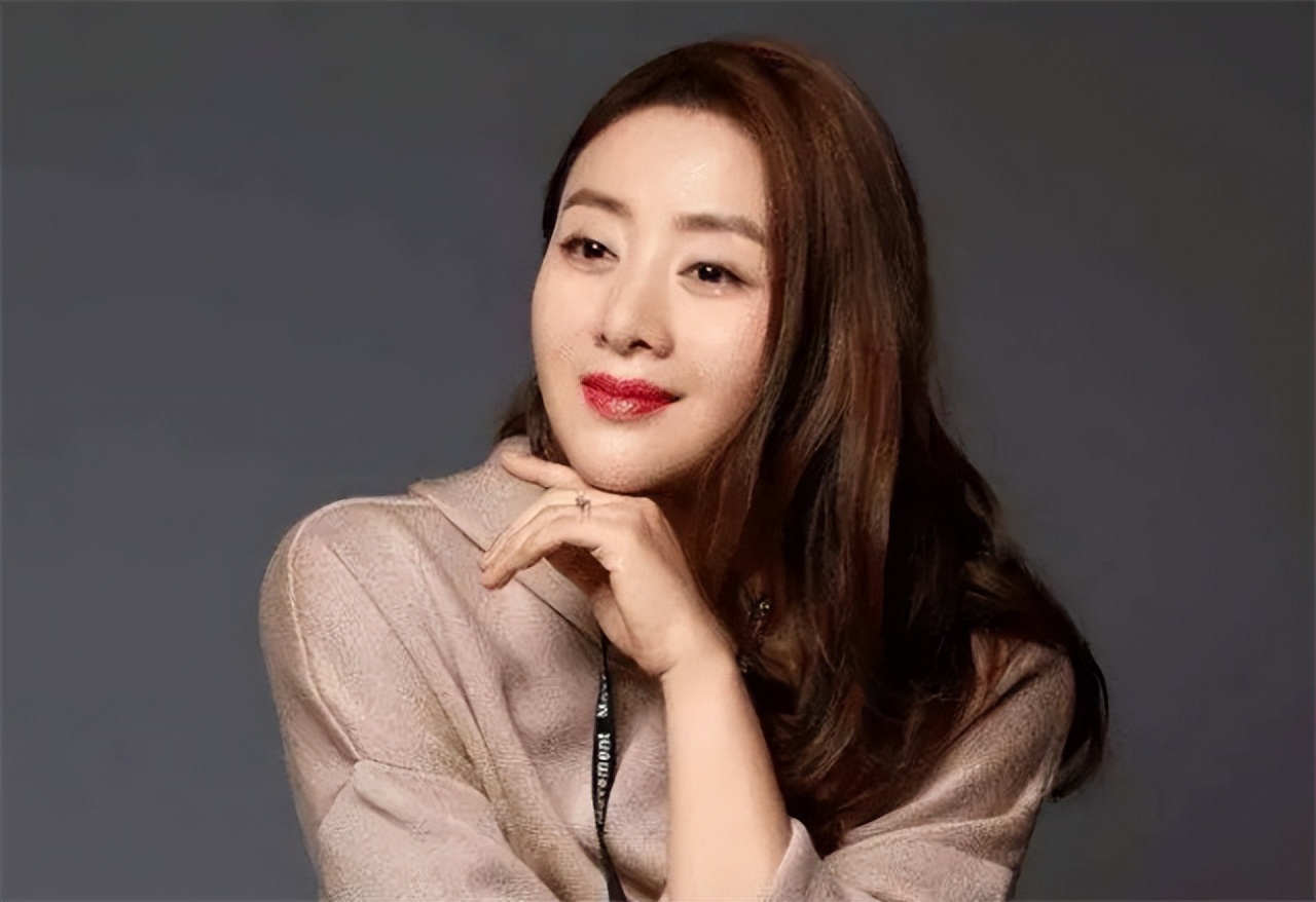 体操冠军嫁入豪门被家暴,体操冠军嫁50岁男友