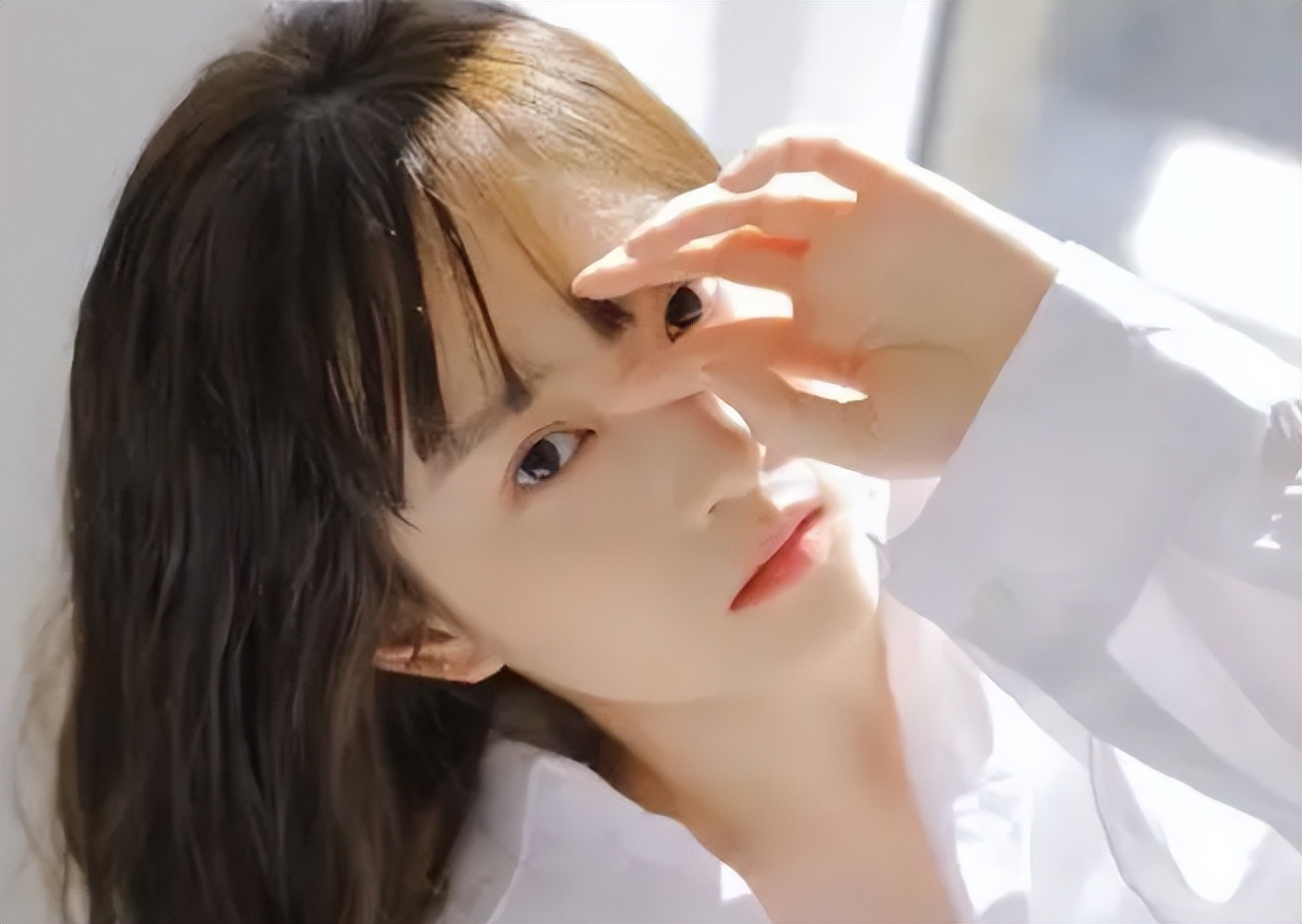 女人胸部长毛有异味是什么情况,女人胸部长汗毛怎么回事