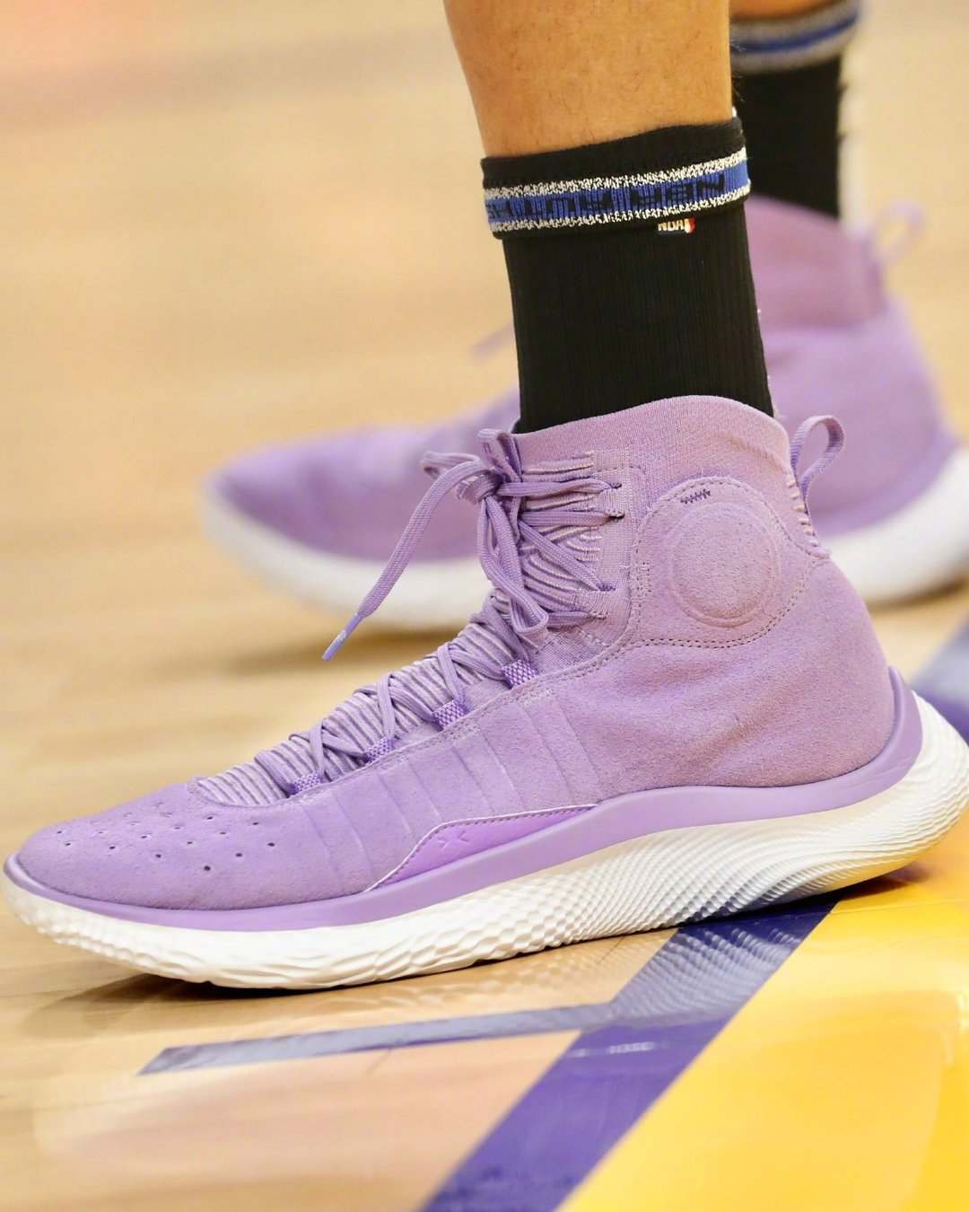 库里四次夺冠数据,库里再夺一冠安德玛