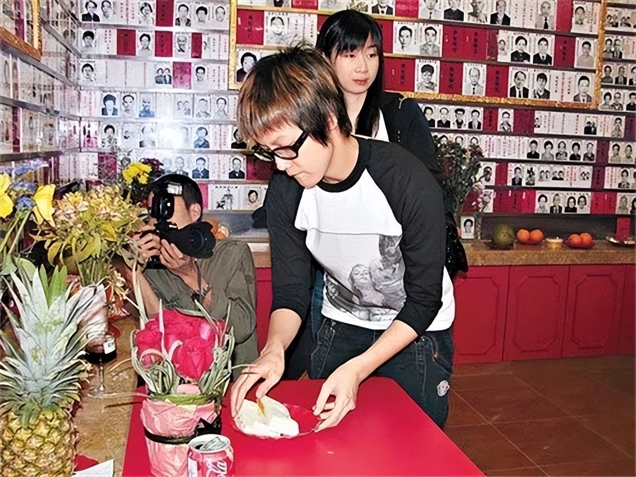 21年“港独”何韵诗被捕：大发“乱港财”，出书定价110元港币