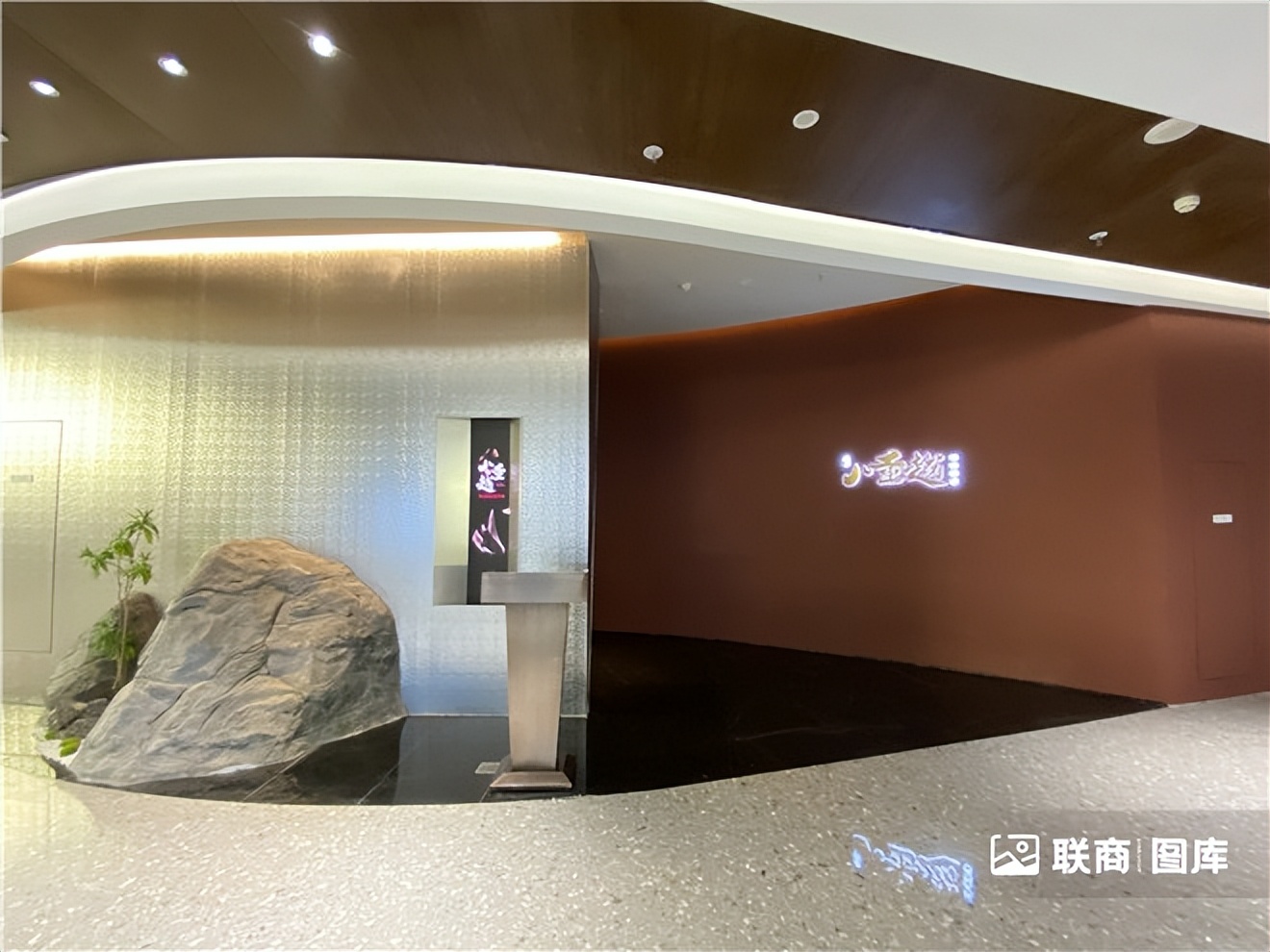 “鸽王”、潮玩街区…实探杭州近期新开的三个商场