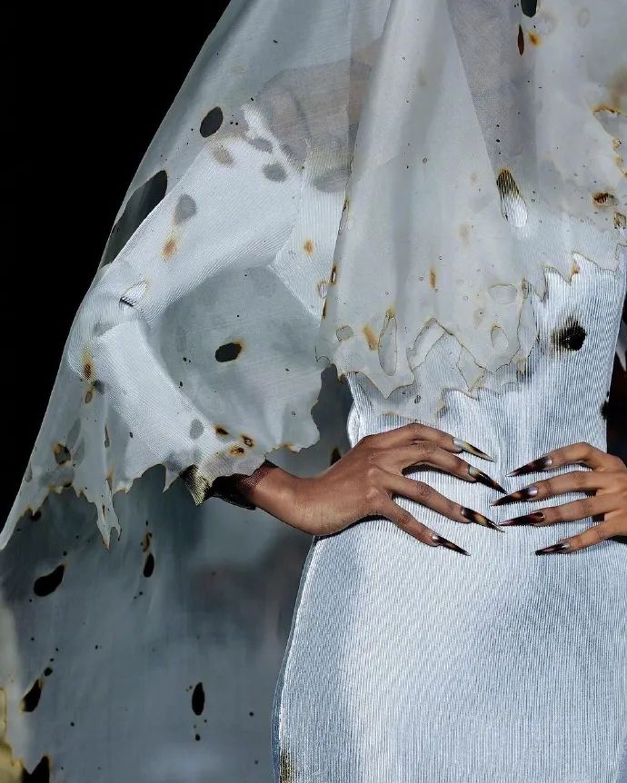 范冰冰为什么可以出现在戛纳红毯,范冰冰在戛纳让人吐槽的是什么