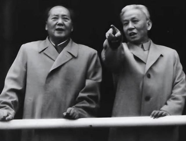 *德朱**位列十大元帅之首，授衔编号却是004，那么001号究竟给了谁？