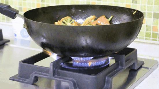 厨房必备的4种锅,给大家推荐一个厨房必用的好物