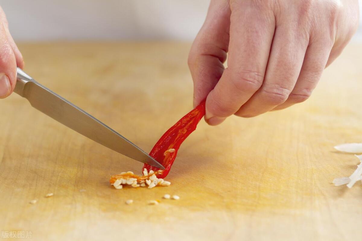 切辣椒手辣什么方法解辣,切辣椒手辣怎么办最有效的方法
