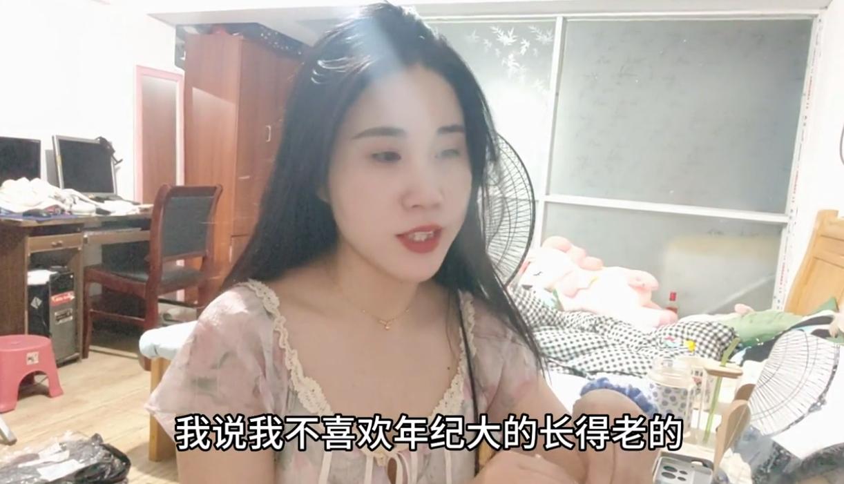 28岁失业女子谈爱情观：就喜欢帅气的*弟弟小**，不喜欢成熟的大叔