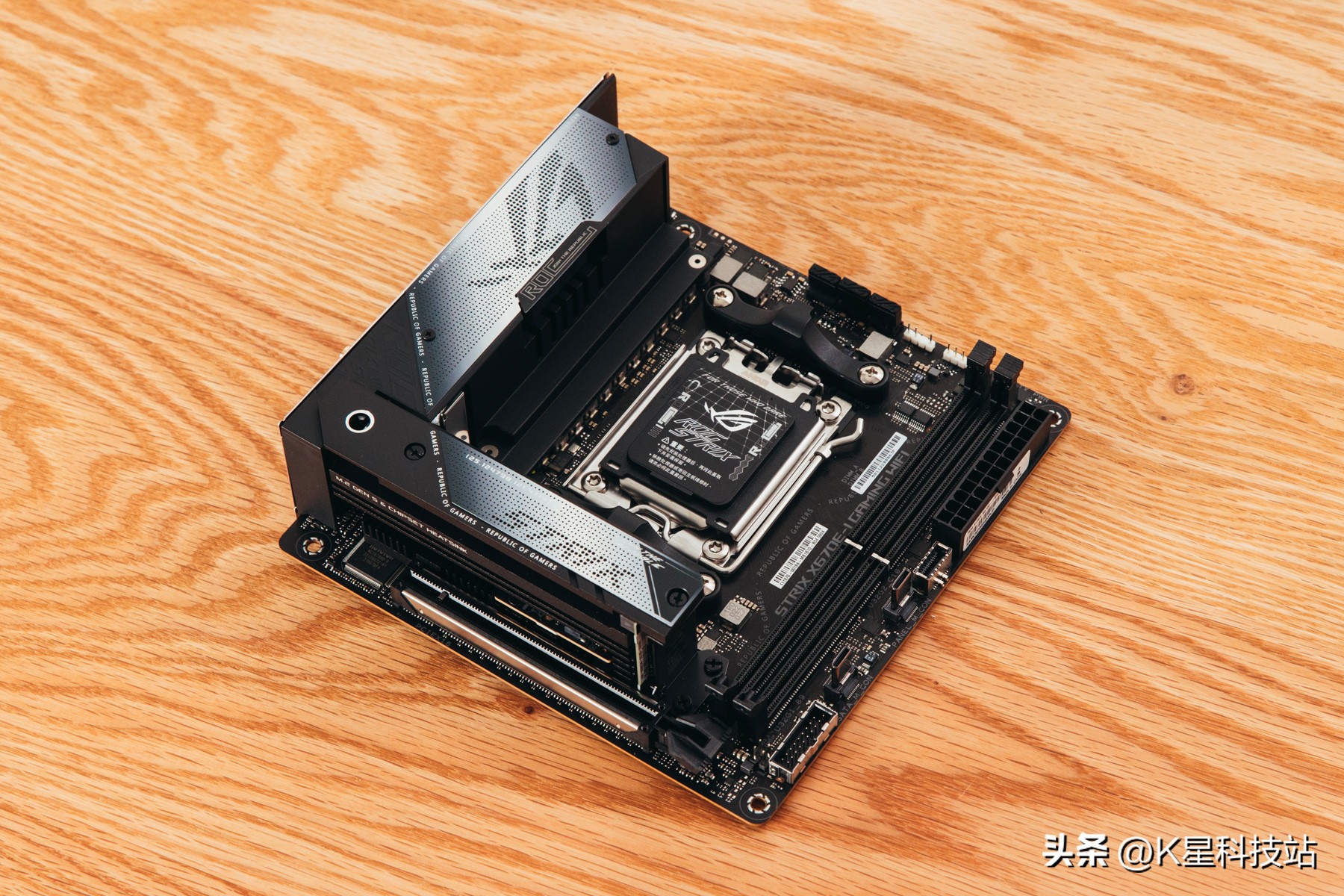 鍗庣x670e涓绘澘涓婁粈涔坈pu,鍗庣strixz690-e瑁呮満瑙嗛