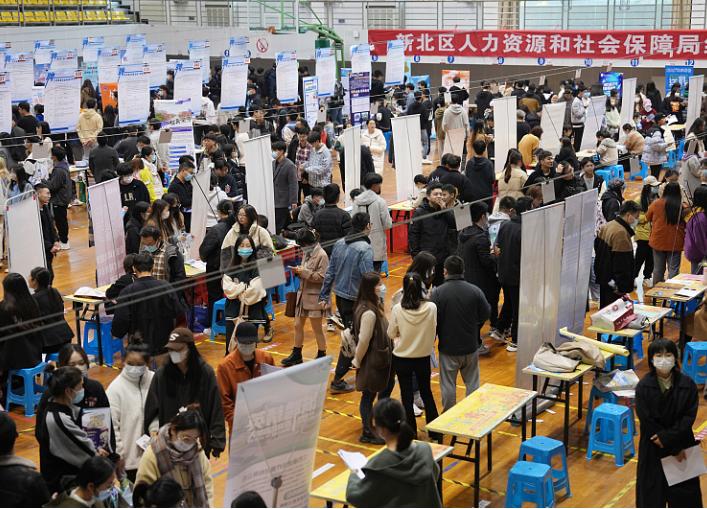 大学生就业率低于高中生和专科生,本科生就业率低于大专生