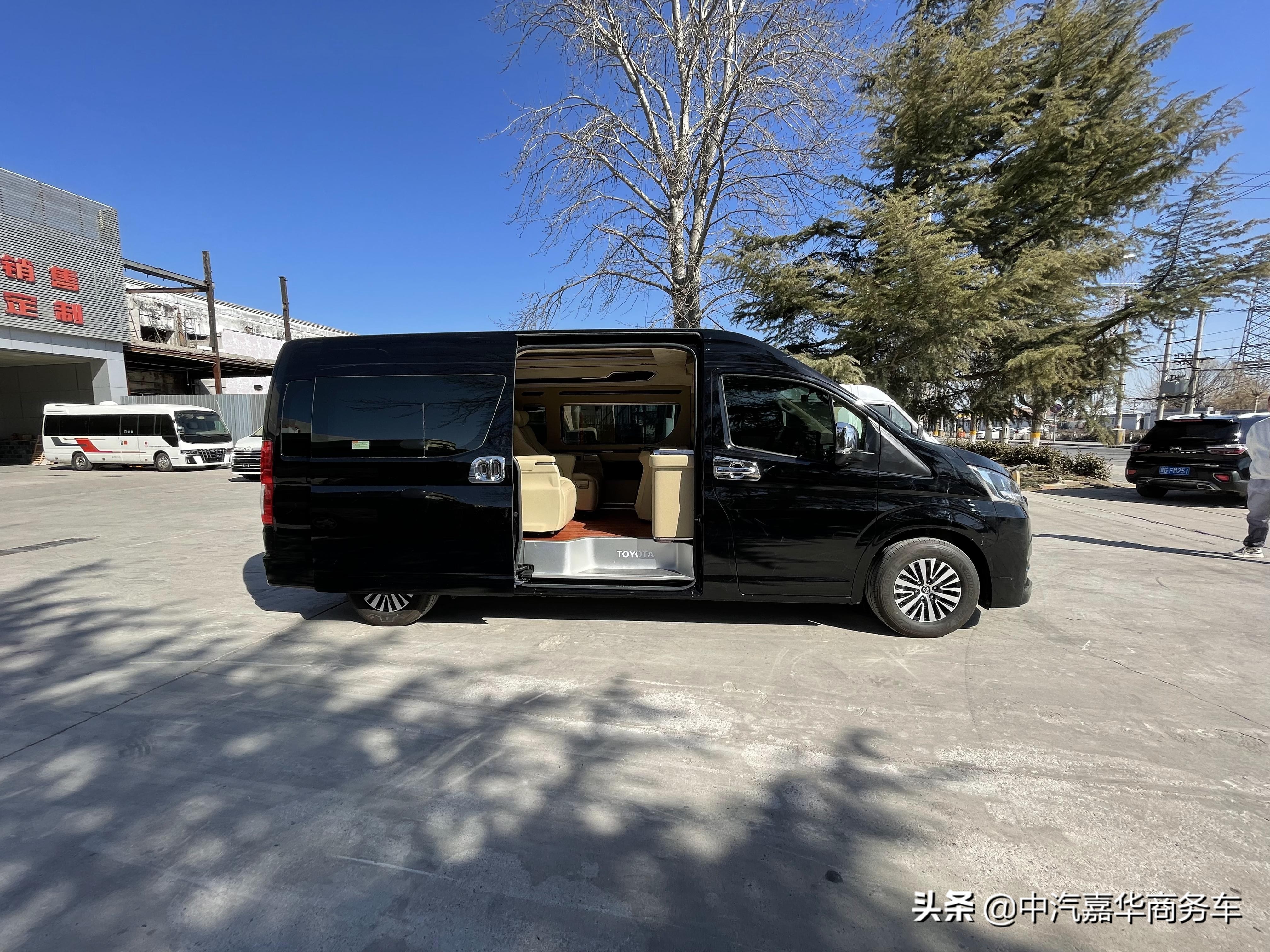 丰田海狮2.8柴油四驱mpv7座报价,进口丰田大海狮9座蓝牌2.7