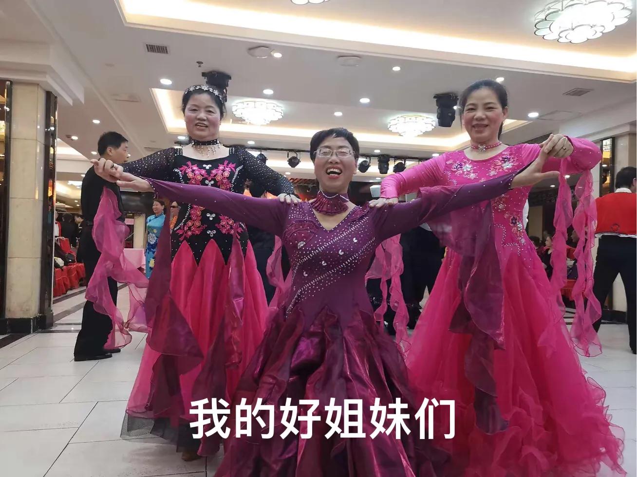 老公爱上跳交谊舞的舞伴，拿走80万积蓄，半年后哭着回来求我复婚