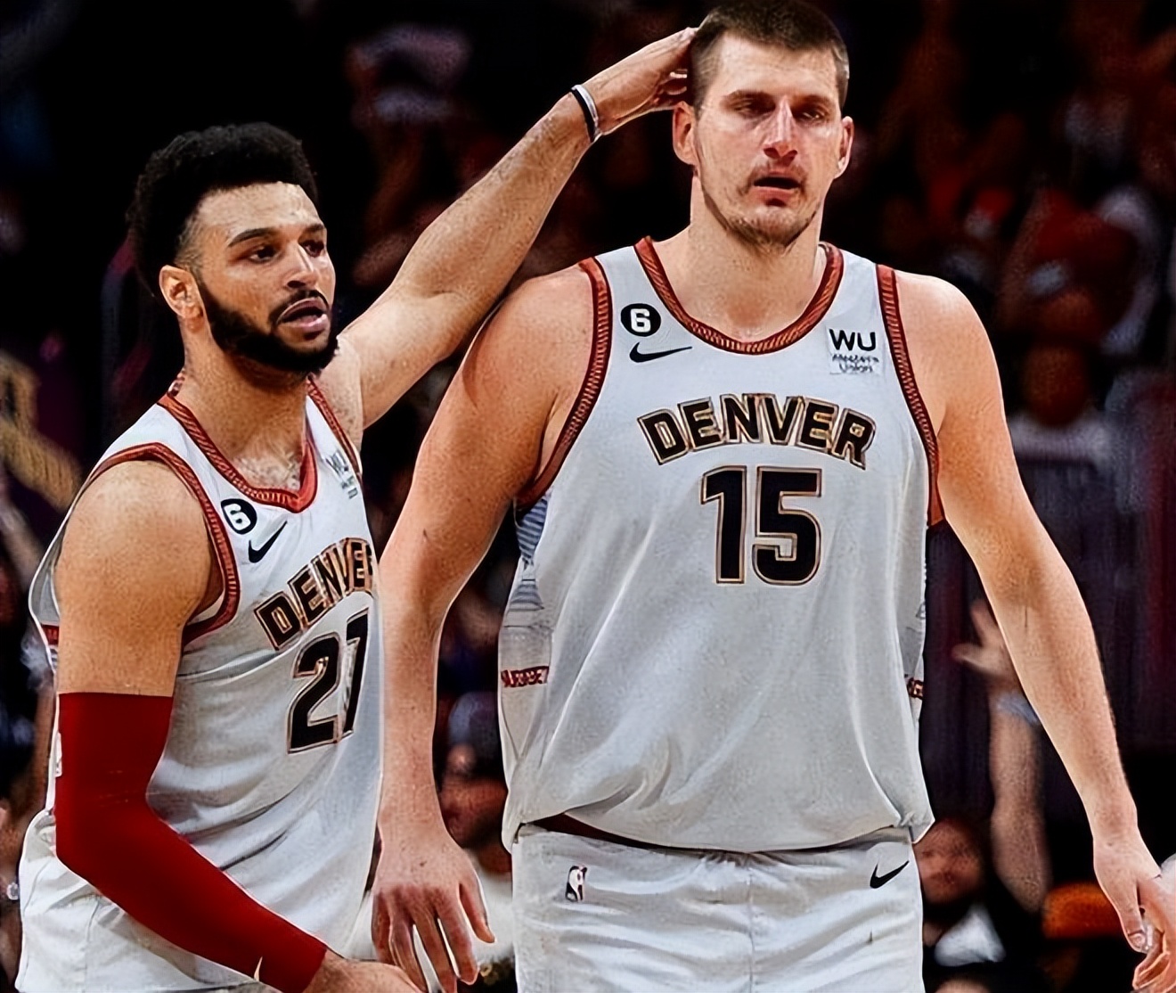 300斤的胖子，摸一下飞出好几米？裁判是托尼兄弟？哦，那没事了