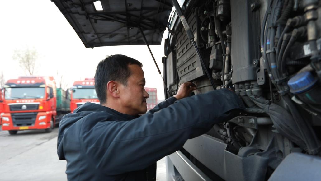 汕德卡g7h天然气车590马力试驾,汕德卡g7s燃气车最新款