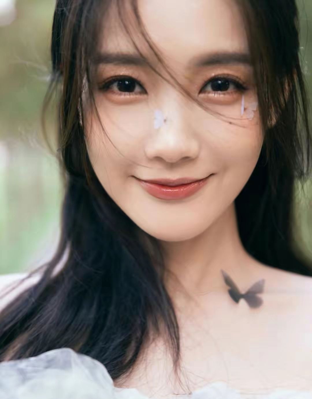 李一桐飞机上脱鞋引争议后续,李一桐揭纱帽