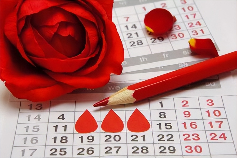 经期有直径8厘米大的肉状血块,女生来月经有血块子宫的变化