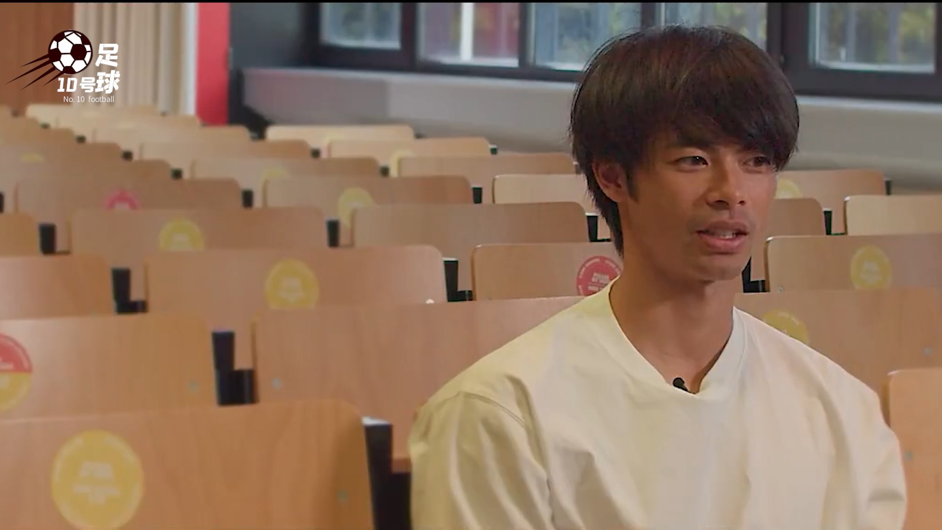 比肩“上帝之手”的1.88mm，身价暴涨13倍，踢出魔术足球